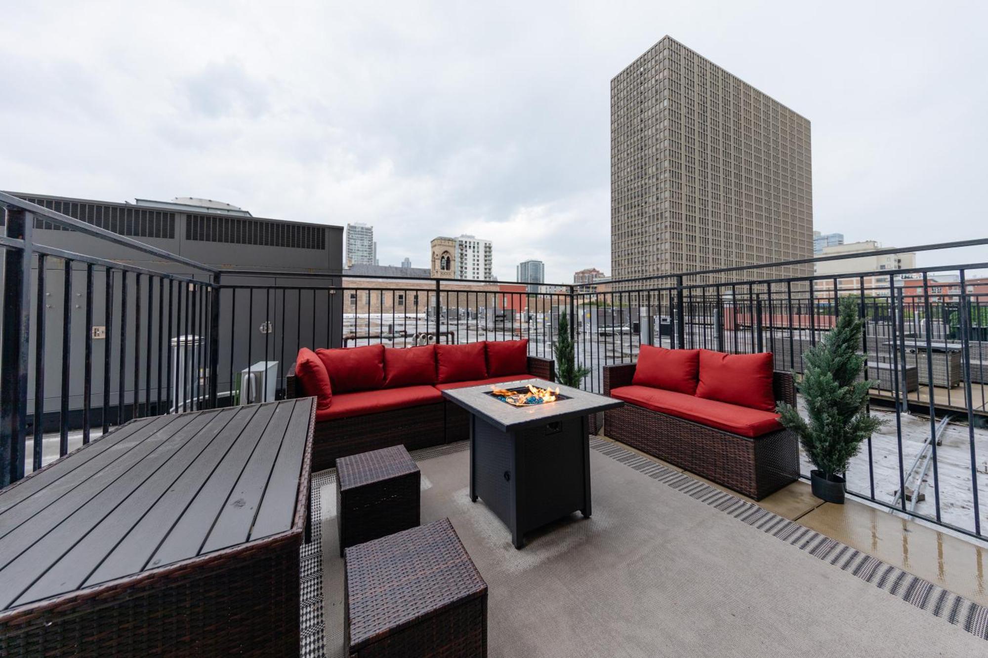 Apartament Mccormick Patio Skyline Unit For Up To 6 Guests With Optional Parking Chicago Zewnętrze zdjęcie