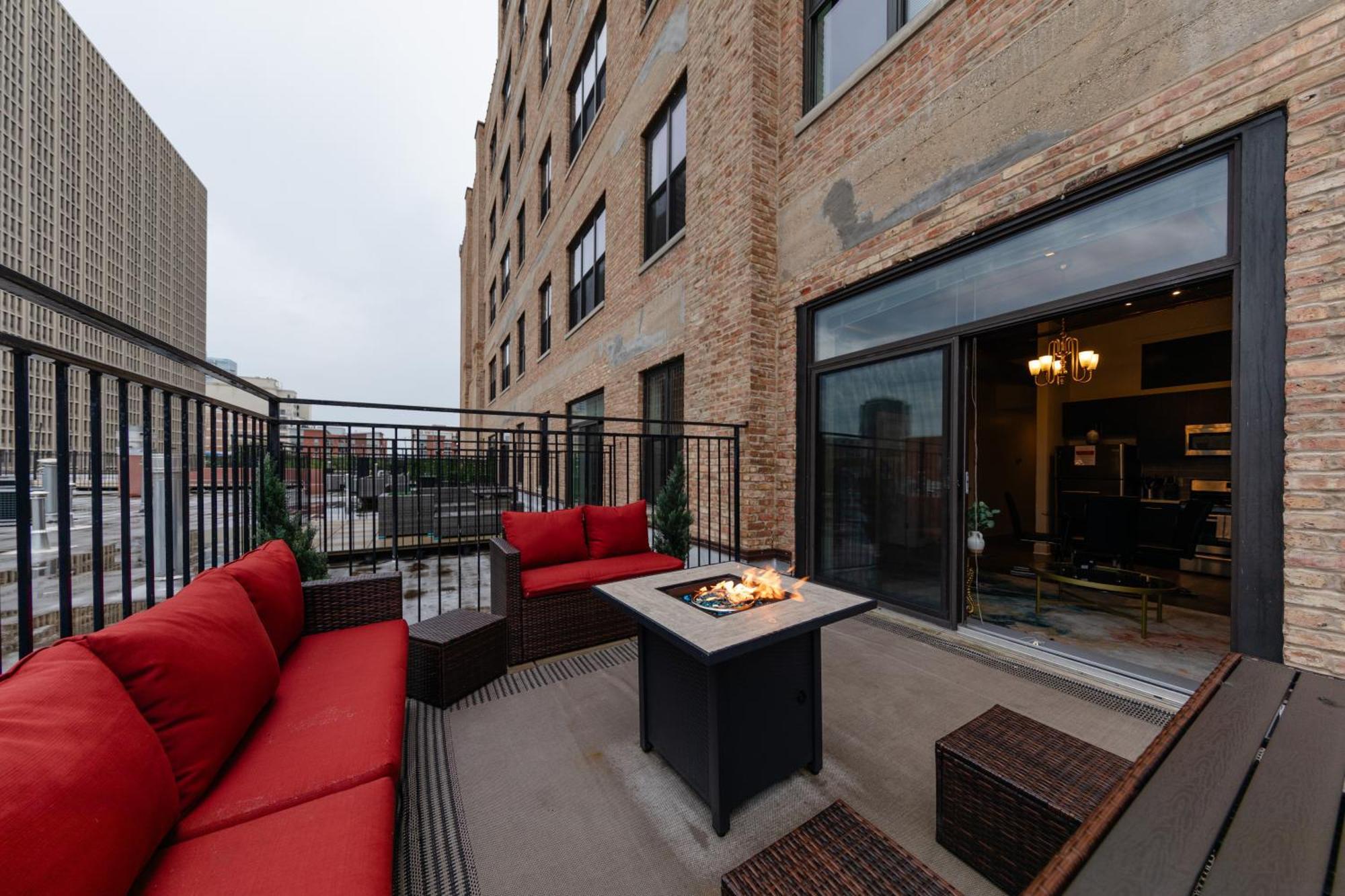 Apartament Mccormick Patio Skyline Unit For Up To 6 Guests With Optional Parking Chicago Zewnętrze zdjęcie